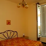 Apartmán Maison, Centre Ville, Proche Commerce Menton